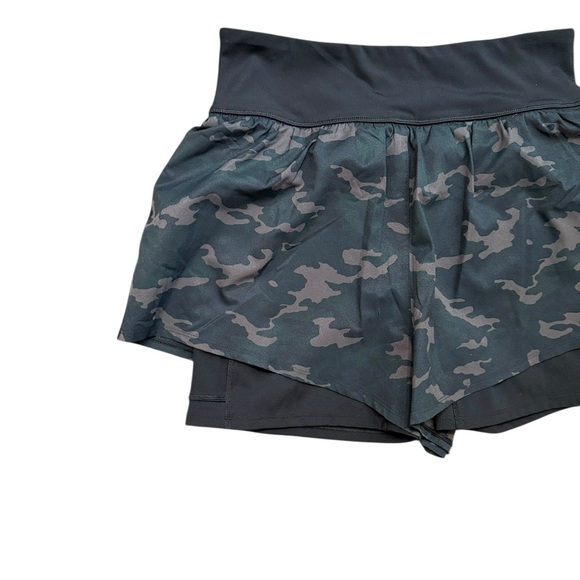 Spanx The Get Moving Short Size Large Black Camo - Picture 3 of 11